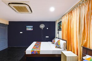 Egyptian cotton sheets, premium bedding, in-room safe, free WiFi - Fabexpress India Gate (Chennai)