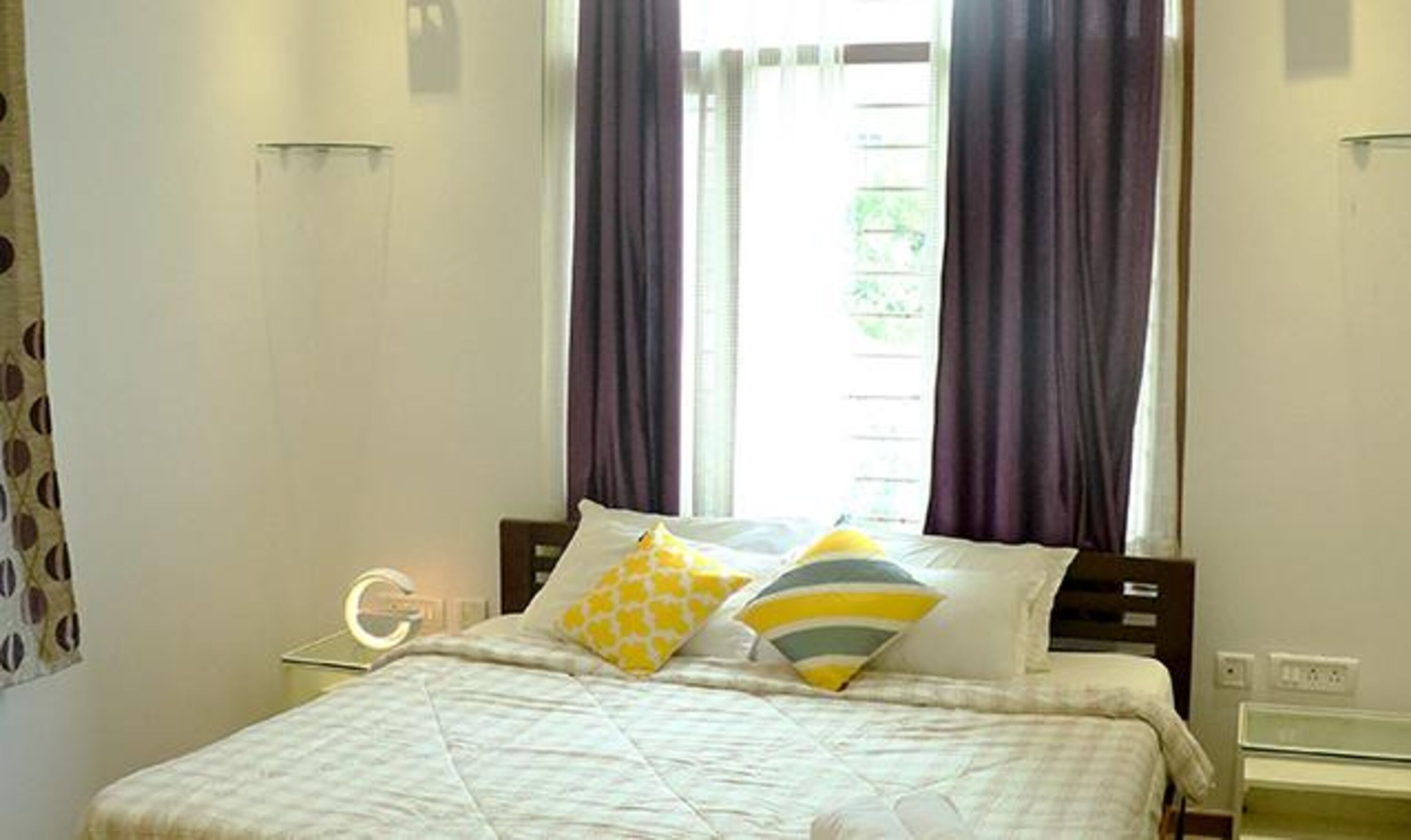 Egyptian cotton sheets, premium bedding, in-room safe, free WiFi