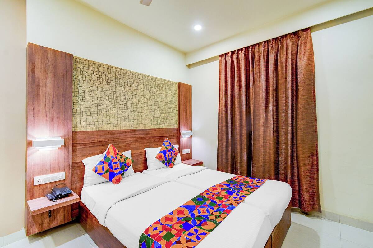 ห้องพรีเมียม, เตียงใหญ่ 1 เตียง | ผ้าปูที่นอนฝ้ายอียิปต์, เครื่องนอนระดับพรีเมียม, ตู้นิรภัยในห้องพัก