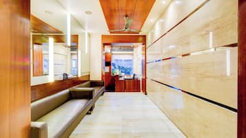 Coin salon dans le hall