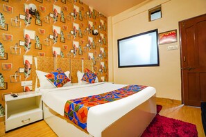 Deluxe Room | Egyptian cotton sheets, premium bedding, in-room safe, free WiFi - Fabhotel The Imperial Green (Nagpur)
