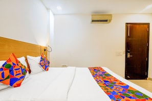Egyptian cotton sheets, premium bedding, in-room safe, free WiFi