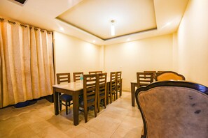 Restaurant - Fabhotel Cliff Heaven Cottage (Manali)