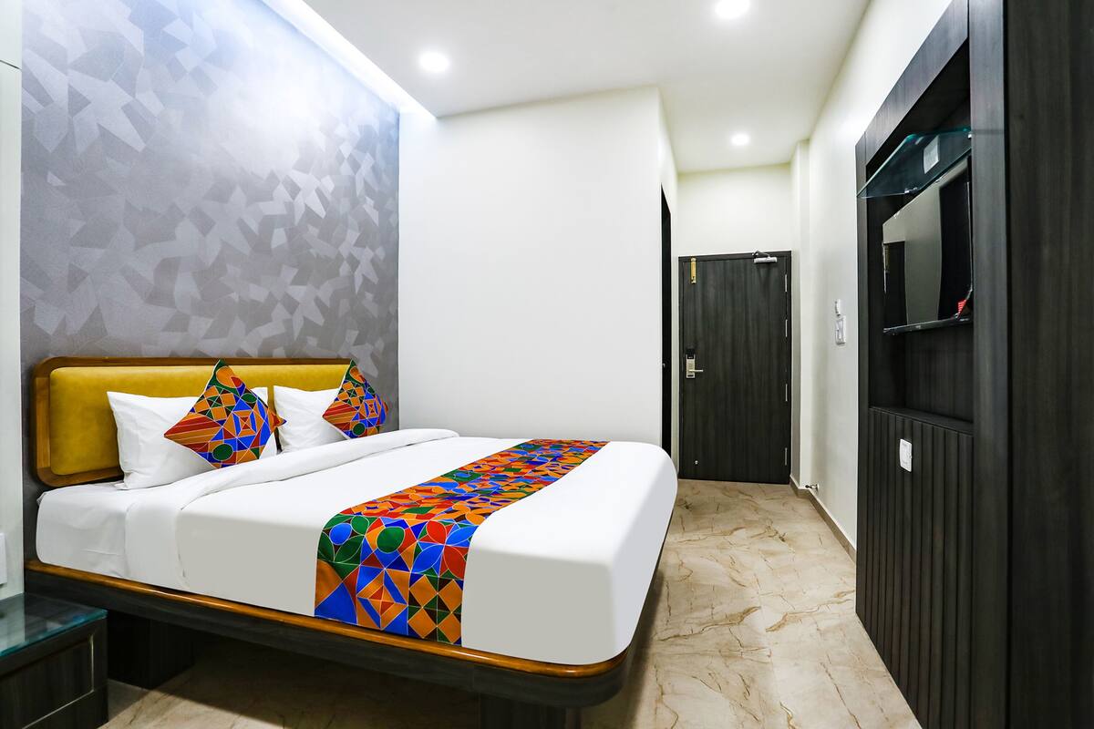 ห้องดีลักซ์ | ผ้าปูที่นอนฝ้ายอียิปต์, เครื่องนอนระดับพรีเมียม, ตู้นิรภัยในห้องพัก