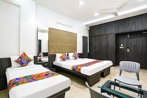 Egyptian cotton sheets, premium bedding, in-room safe, free WiFi - Fabhotel Prime Ajinkya Palace (Gangapur)