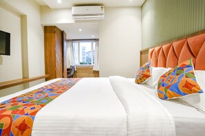 Egyptian cotton sheets, premium bedding, in-room safe, free WiFi - Fabhotel Aqua Rooms (Mumbai)
