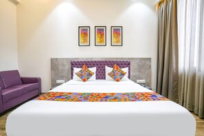 Egyptian cotton sheets, premium bedding, in-room safe, free WiFi - Fabhotel Global Spaces (Mumbai)