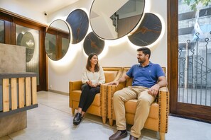 Lobby sitting area - Fabhotel Global Spaces (Mumbai)