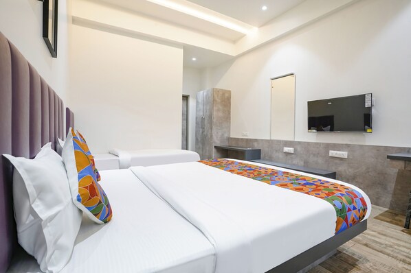 Egyptian cotton sheets, premium bedding, in-room safe, free WiFi - Fabhotel Global Spaces (Mumbai)
