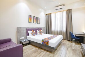 Egyptian cotton sheets, premium bedding, in-room safe, free WiFi