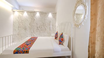 Egyptian cotton sheets, premium bedding, in-room safe, free WiFi