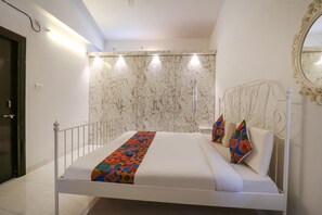 Egyptian cotton sheets, premium bedding, in-room safe, free WiFi - Fabexpress Kp Suites Villas (Medchal)