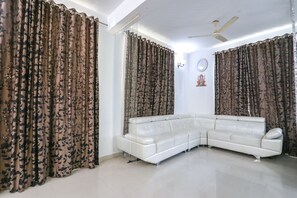 Lobby sitting area - Fabexpress Kp Suites Villas (Medchal)
