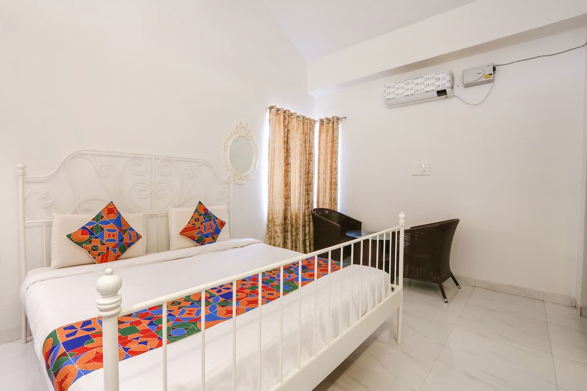 Luxury Room | Egyptian cotton sheets, premium bedding, in-room safe, free WiFi