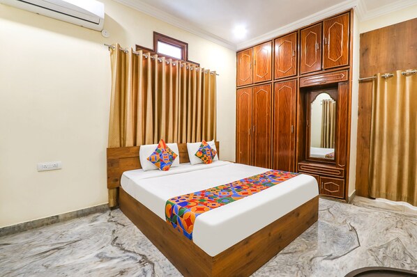 Egyptian cotton sheets, premium bedding, in-room safe, free WiFi - Fabexpress Kpotel Metro (Hyderabad)
