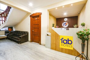 Reception - Fabexpress Kpotel Metro (Hyderabad)