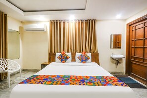 Egyptian cotton sheets, premium bedding, in-room safe, free WiFi - Fabexpress Kpotel Metro (Hyderabad)