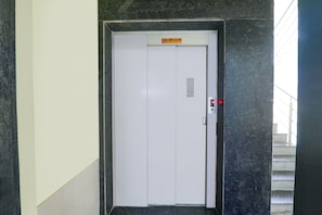 Lift - Fabhotel Yamini Inn (Patna)