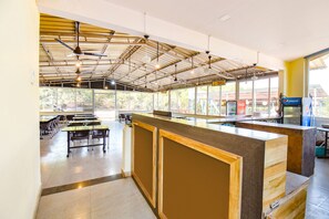 ฝ่ายต้อนรับ