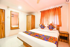 Egyptian cotton sheets, premium bedding, in-room safe, free WiFi