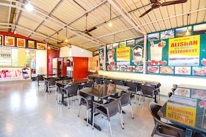 Reception - Fabexpress Alishan Residency (Mahabaleshwar)