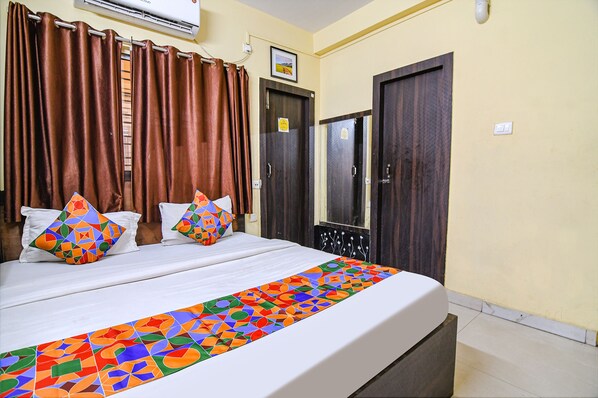 Egyptian cotton sheets, premium bedding, in-room safe, free WiFi - Fabhotel Eco Inn (Barasat)