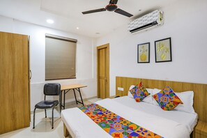 Egyptian cotton sheets, premium bedding, in-room safe, free WiFi - Fabexpress Singhania Premier (Raipur)