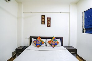 Deluxe Room | Egyptian cotton sheets, premium bedding, in-room safe, free WiFi - Fabhotel Leo (Nagpur)