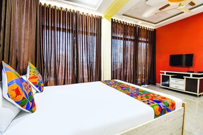 Egyptian cotton sheets, premium bedding, in-room safe, free WiFi - Fabexpress Prajakta Holiday Inn (Mahabaleshwar)