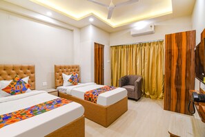 Egyptian cotton sheets, premium bedding, in-room safe, free WiFi - Fabhotel The Luxurie International (Barasat)