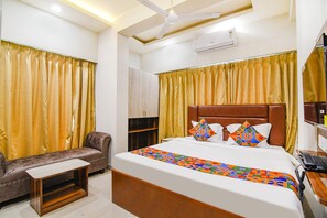 Egyptian cotton sheets, premium bedding, in-room safe, free WiFi - Fabhotel The Luxurie International (Barasat)