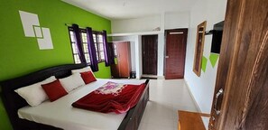 Egyptian cotton sheets, premium bedding, in-room safe, free WiFi - Fabexpress Fruit Garden Residency (Kodaikanal)