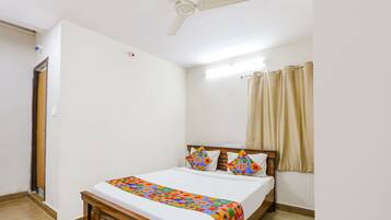 Egyptian cotton sheets, premium bedding, in-room safe, free WiFi