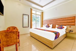Deluxe Room | Egyptian cotton sheets, premium bedding, in-room safe, free WiFi - Fabhotel Pacific Inn (Dehradun)