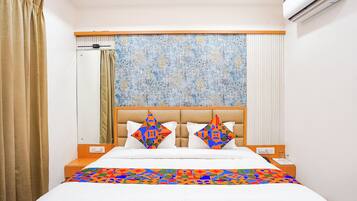 Deluxe Room | Egyptian cotton sheets, premium bedding, in-room safe, free WiFi