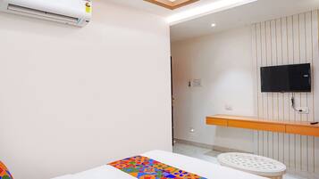 Egyptian cotton sheets, premium bedding, in-room safe, free WiFi