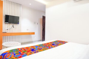 Egyptian cotton sheets, premium bedding, in-room safe, free WiFi