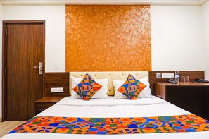 Deluxe Room | Egyptian cotton sheets, premium bedding, in-room safe, free WiFi - Fabhotel Hibiscus (Pune)