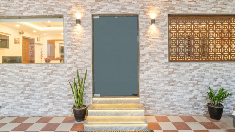 Fabhotel Vrj Residency