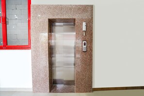 Elevator - Fabexpress Relax Suites (Noida)
