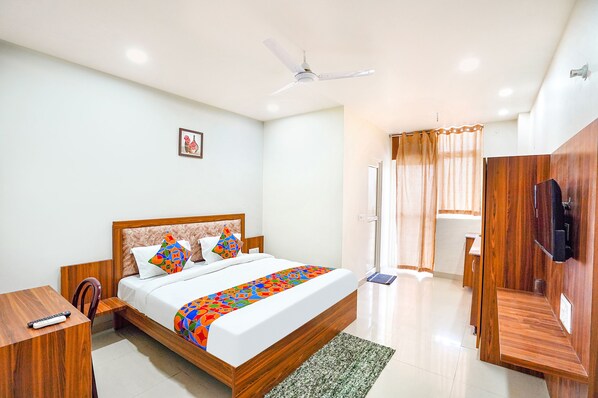 Egyptian cotton sheets, premium bedding, in-room safe, free WiFi - Fabexpress Relax Suites (Noida)