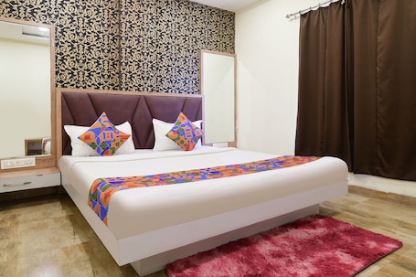 Family Room | Egyptian cotton sheets, premium bedding, in-room safe, free WiFi
