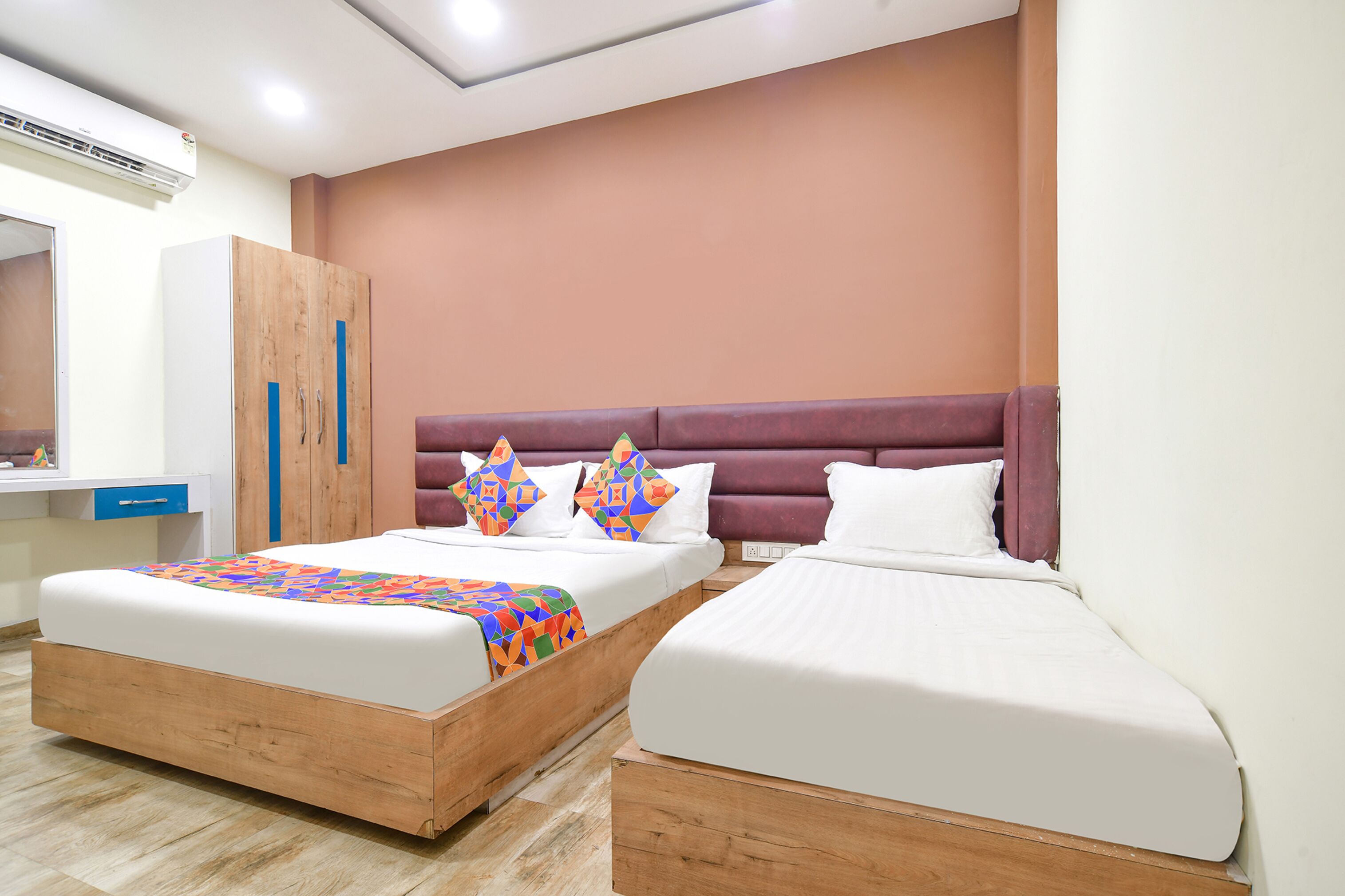 Egyptian cotton sheets, premium bedding, in-room safe, free WiFi