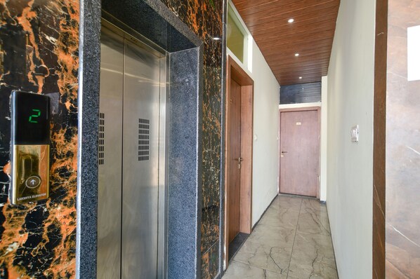 Elevator - Fabhotel Ss Blue (Indore)