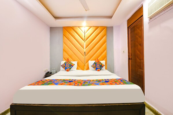Egyptian cotton sheets, premium bedding, in-room safe, free WiFi - FabHotel PP Residency Tilak Nagar (New Delhi)