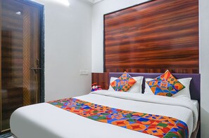 Egyptian cotton sheets, premium bedding, in-room safe, free WiFi - Fabexpress The Ambience (Pune)