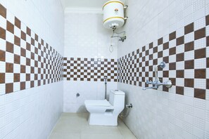 Shower, rainfall showerhead, free toiletries, towels - FabHotel Saket Residency (New Delhi)