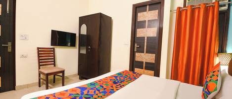 Egyptian cotton sheets, premium bedding, in-room safe, free WiFi