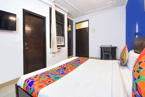 Egyptian cotton sheets, premium bedding, in-room safe, free WiFi - FabHotel Saket Residency (New Delhi)