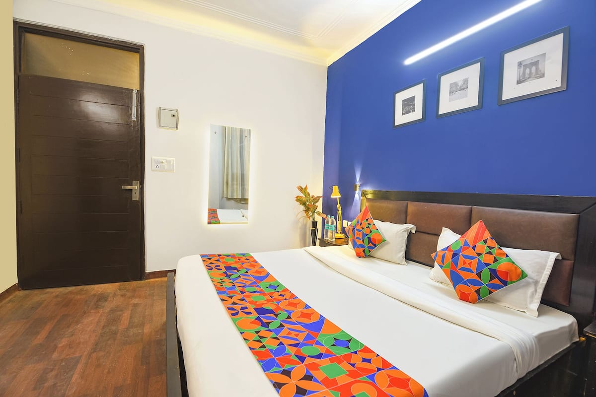 Deluxe Room | Egyptian cotton sheets, premium bedding, in-room safe, WiFi (free)